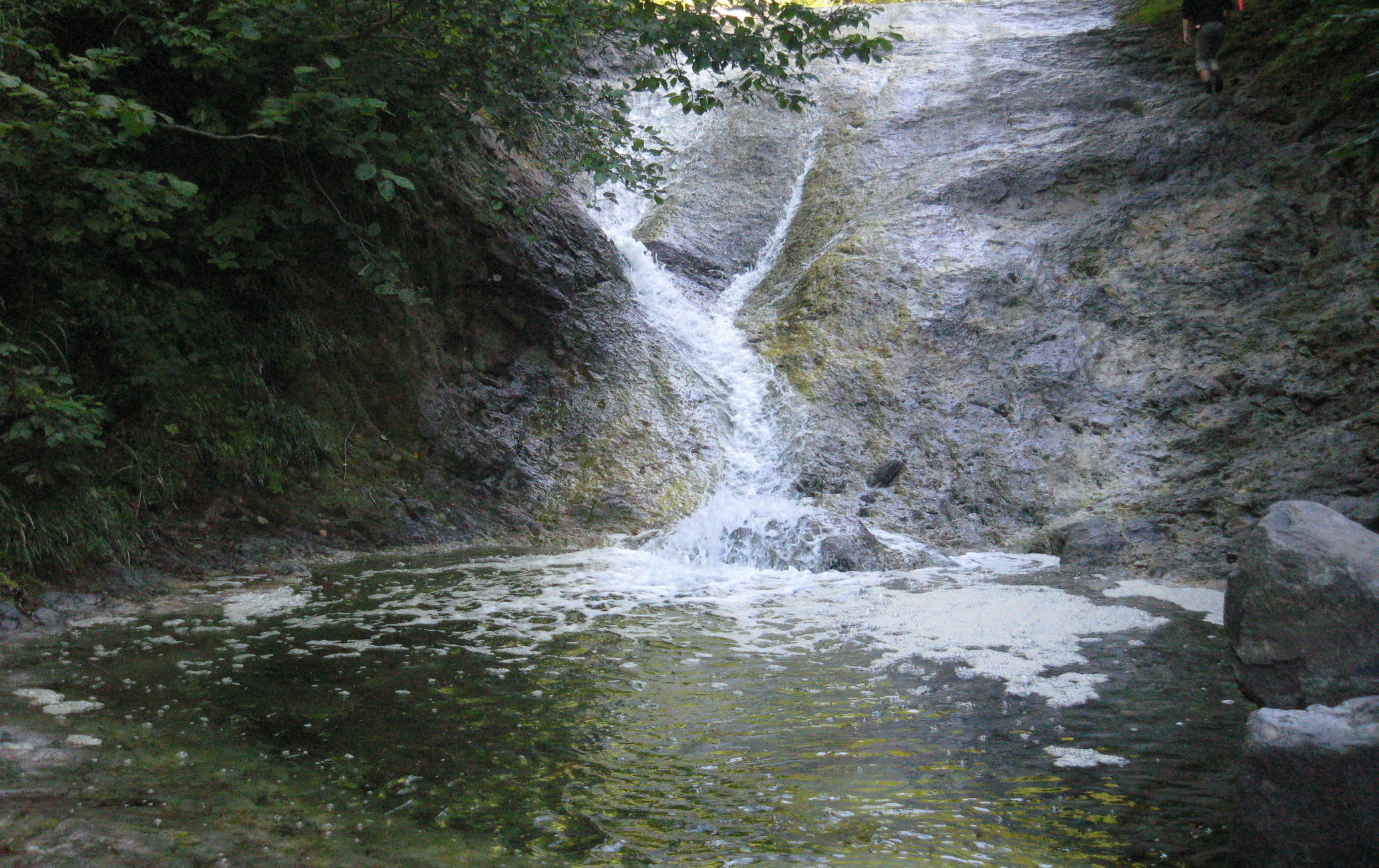 神之水温泉瀑布