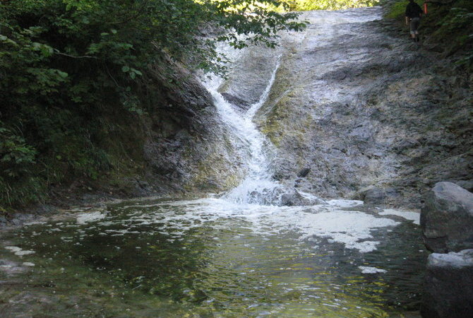 神之水温泉瀑布