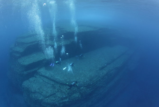 与那国岛海底地形