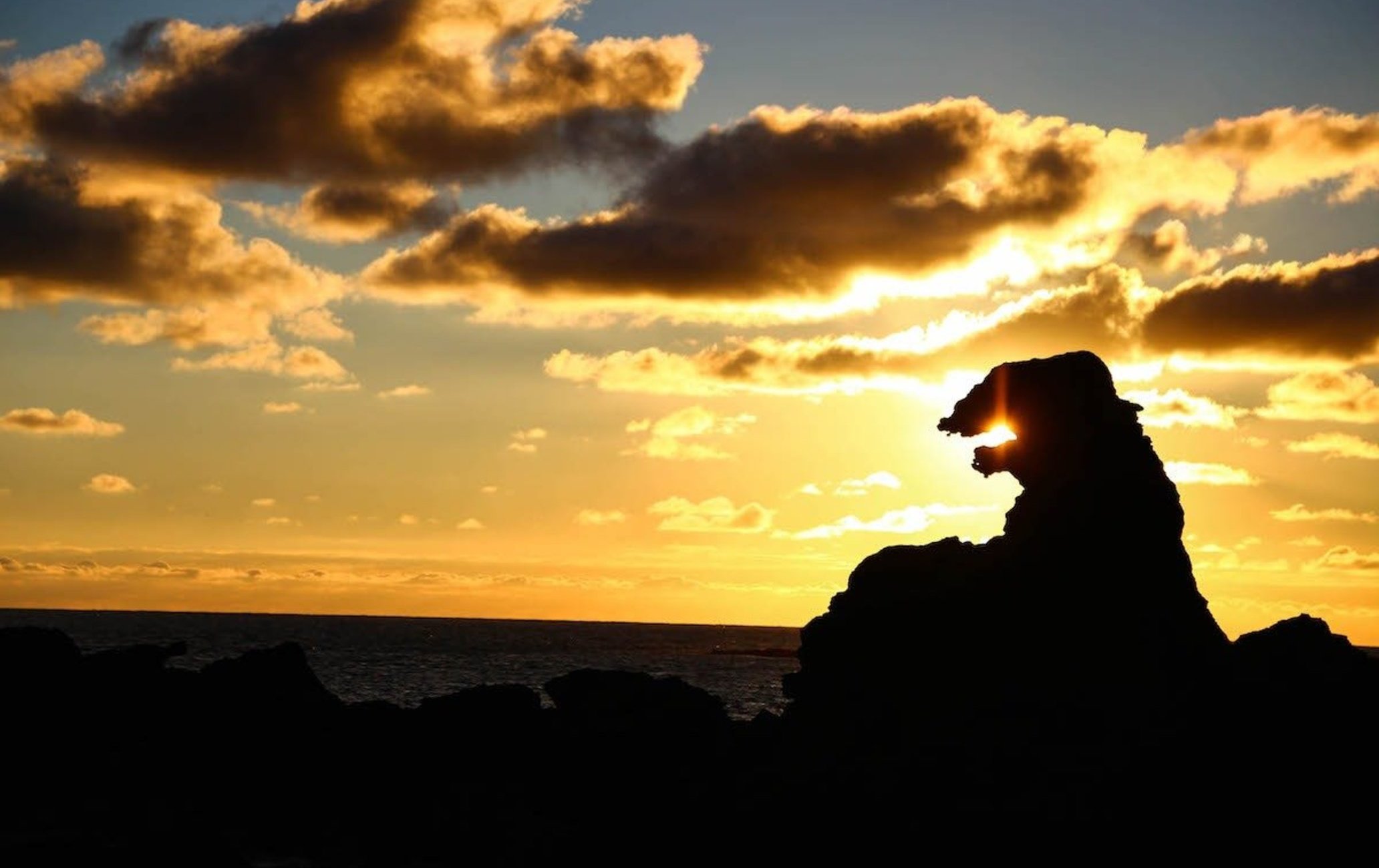 男鹿半岛哥吉拉岩