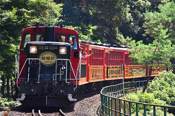 嵯峨野游览小火车（嵯峨野观光铁道）