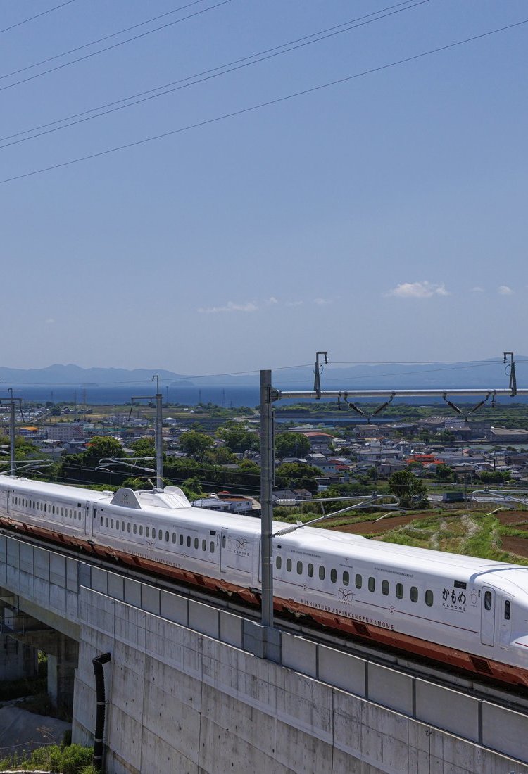 西九州新干线：豪华高速列车带您游览长崎县和佐贺县　　　日本南部的魅力之岛 — 九州岛　　　　　　　　　　　　　　　　　