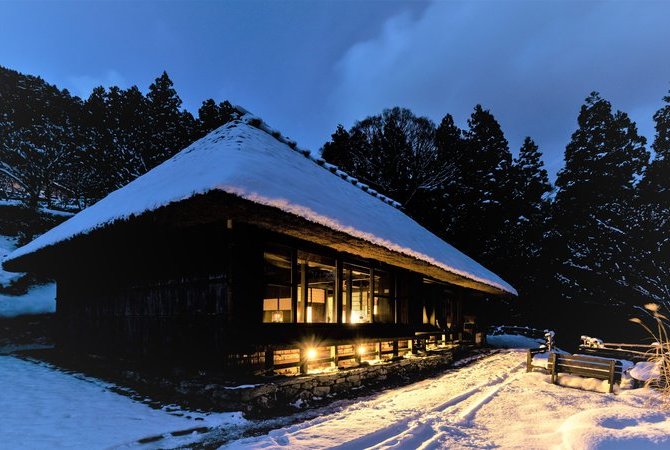 在历史悠久的祖谷古民宅悠闲体验田园生活